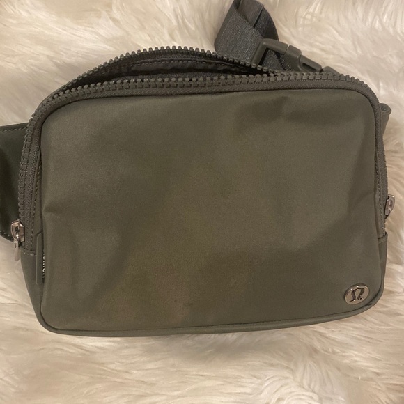 NEW Lululemon Everywhere Belt Bag Large - Picture 3 of 3